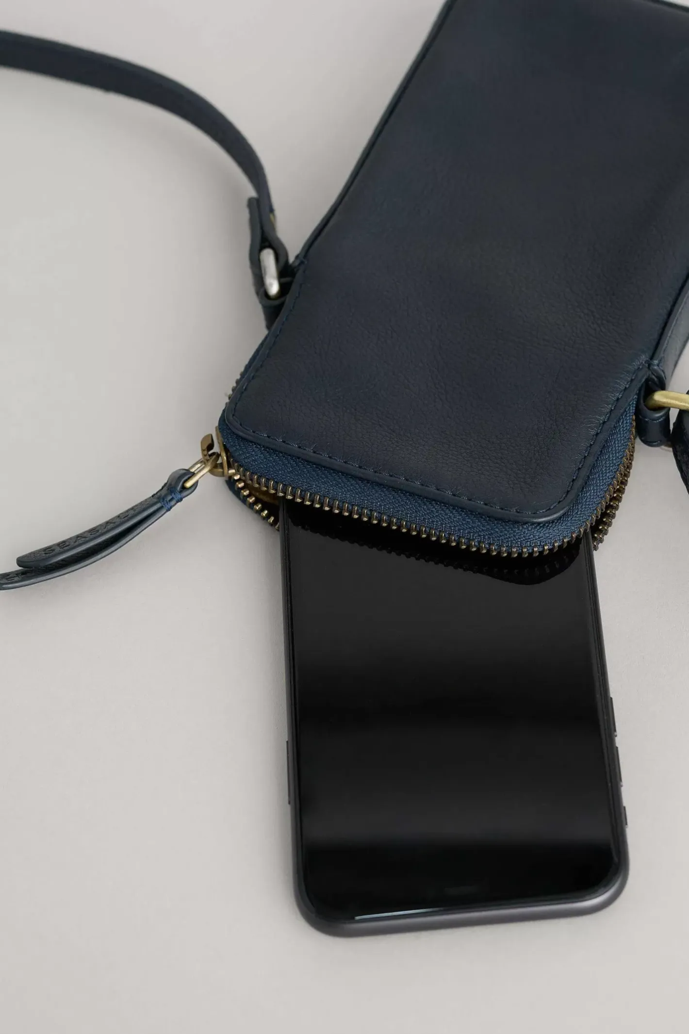 Women Seasalt Cornwall Kenwyn Zip Up Cross Body Phone Wallet